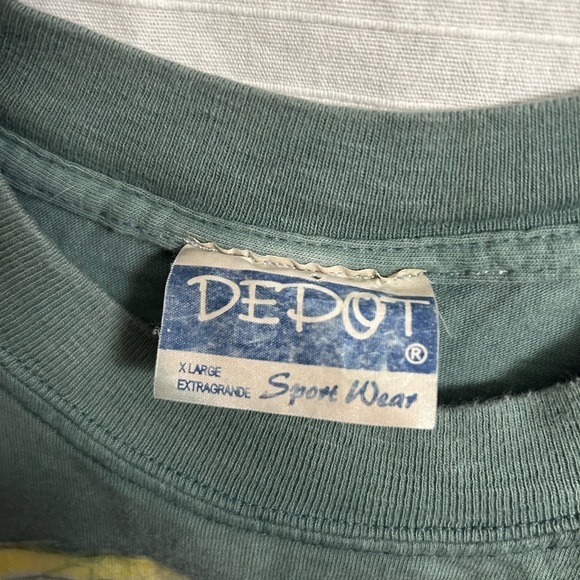 Vintage Depot 2K Indigenous Green Graphic T Size XL - Picture 3 of 4